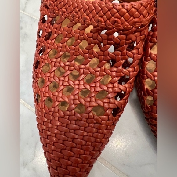 VERONICA BEARD Jacqlyn crocheted leather cone heel pointy toe mule size 37 - Picture 7 of 14